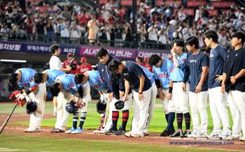  Lotte Loses 10-1 Greetings Full of Disappointment