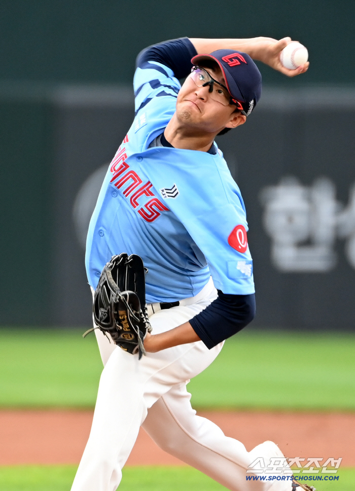  Lotte starter Park Se-woong's hard throw
