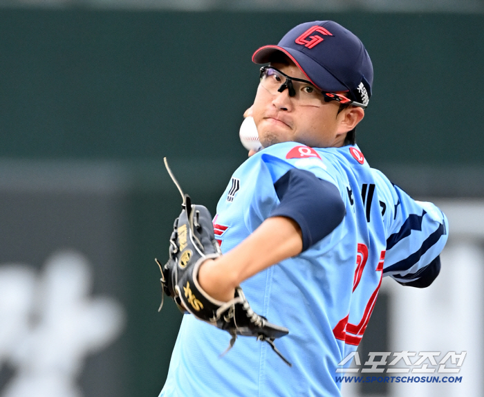  Lotte starter Park Se-woong's hard throw