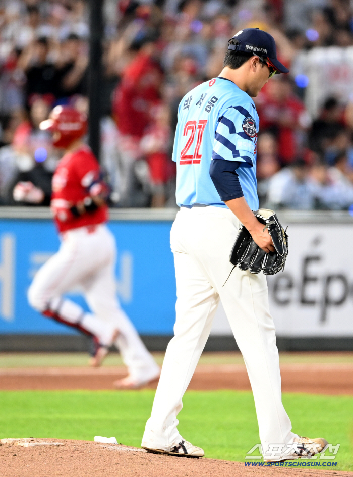  Park Se-woong allows Cho Hyung-woo to make a three-run shot