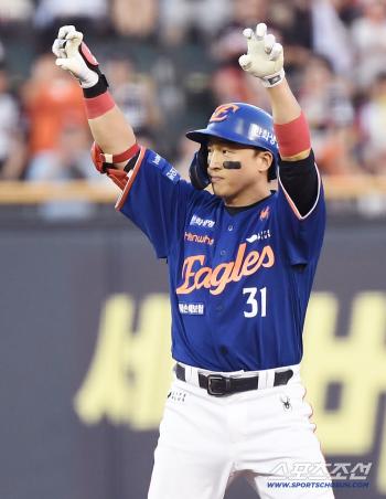  Son Ah-seop, RBI double