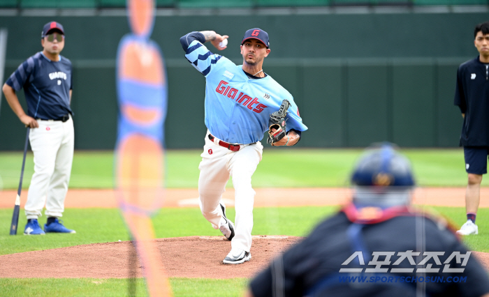  Velazquez, looking forward to pitching