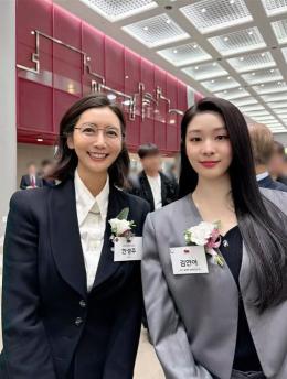  Han Sung-joo suspended her activities for 14 years after the video was leaked → I met Queen Kim Yu-na. I hope you pass by as if you didn't know