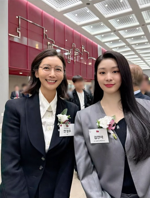  Han Sung-joo suspended her activities for 14 years after the video was leaked → I met Queen Kim Yu-na. I hope you pass by as if you didn't know