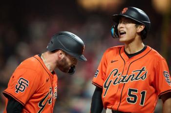 SF Lee Jung-hoo's batting sense, the master of pushing, achieved a hit in eight consecutive games by pushing in the bottom of the ninth inning