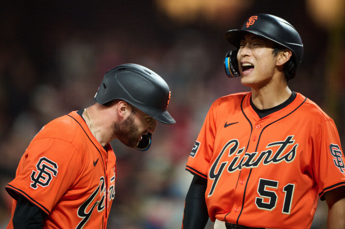SF Lee Jung-hoo's batting sense, the master of pushing, achieved a hit in eight consecutive games by pushing in the bottom of the ninth inning