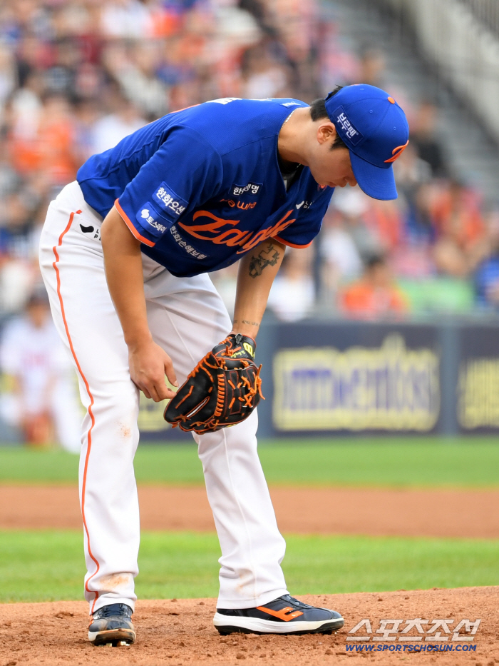 Shin Min-jae → Austin, a 140-meter long-range shot, dropped his head by Hanwha starter Um Sang-baek (Jamsil site) after getting tired of playing in the 14th pitch