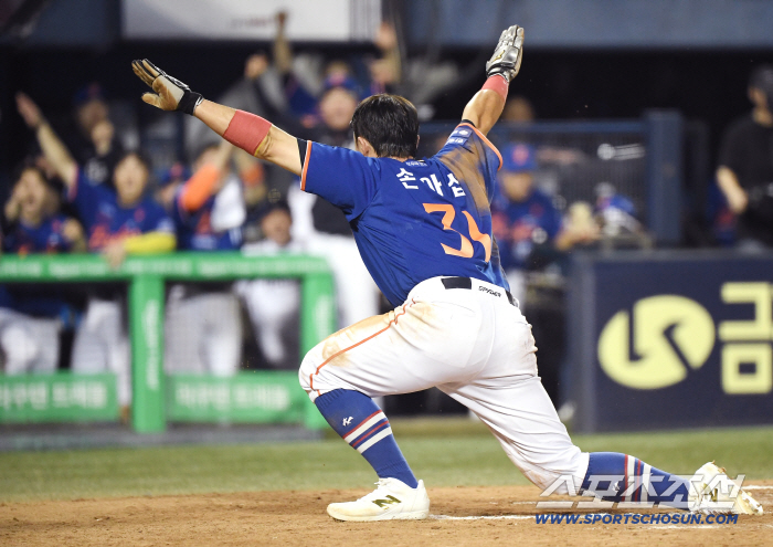 Son Ah-seop, the winning contractor with two RBIs, scored a decisive goal. Moon Dong-ju won 9 times Kim Seo-hyun's sweat 25S Hanwha won 5-4. LG begins to chase the 2G car