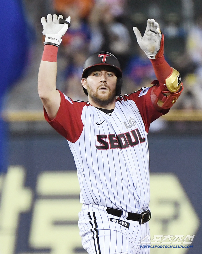 Son Ah-seop, the winning contractor with two RBIs, scored a decisive goal. Moon Dong-ju won 9 times Kim Seo-hyun's sweat 25S Hanwha won 5-4. LG begins to chase the 2G car