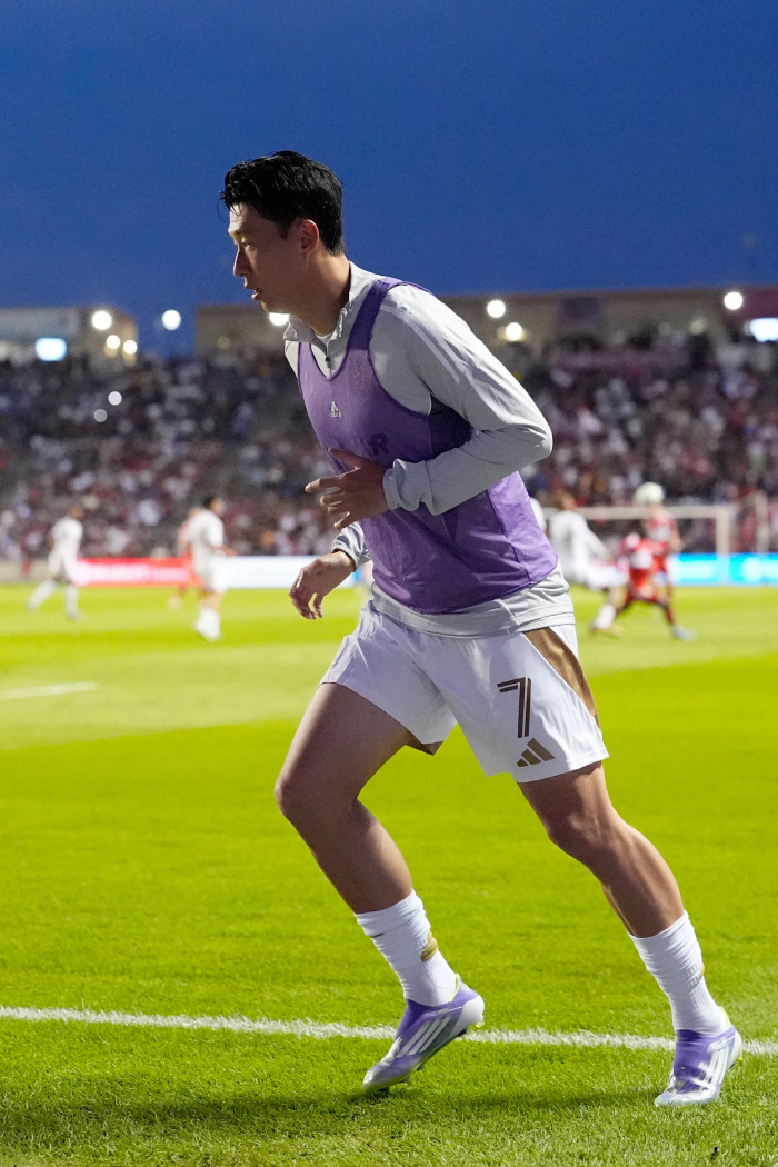 Tottenham legend's ability to make Chicago crazy! Son Heung-min made a surprise debut in LA FC, and in the 16th minute of the second half, he added a substitute to induce a stormy sprint  PK