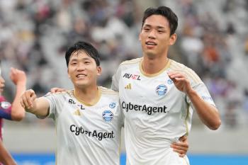 Two national teams will fly Taegeukgi on Japanese soil for the first time in four years, and the pro-J League team will try to win the title for the first time in nine consecutive wins