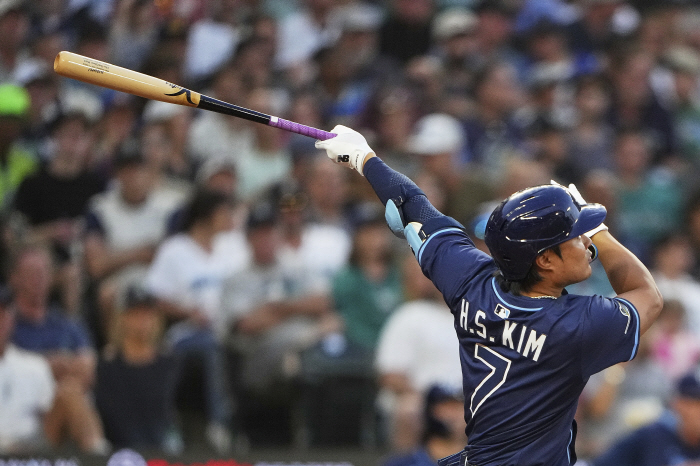 What if I end up being branded as a free agent? Tampa Bay's Kim Ha-sung's batting average has collapsed to even 20%, so he is not awkward at all