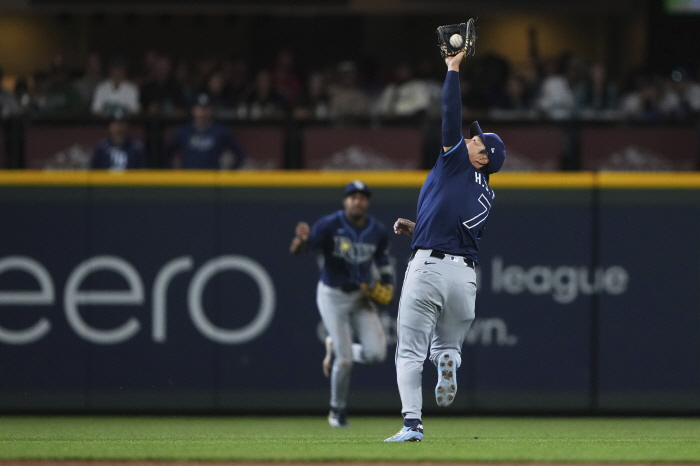 What if I end up being branded as a free agent? Tampa Bay's Kim Ha-sung's batting average has collapsed to even 20%, so he is not awkward at all
