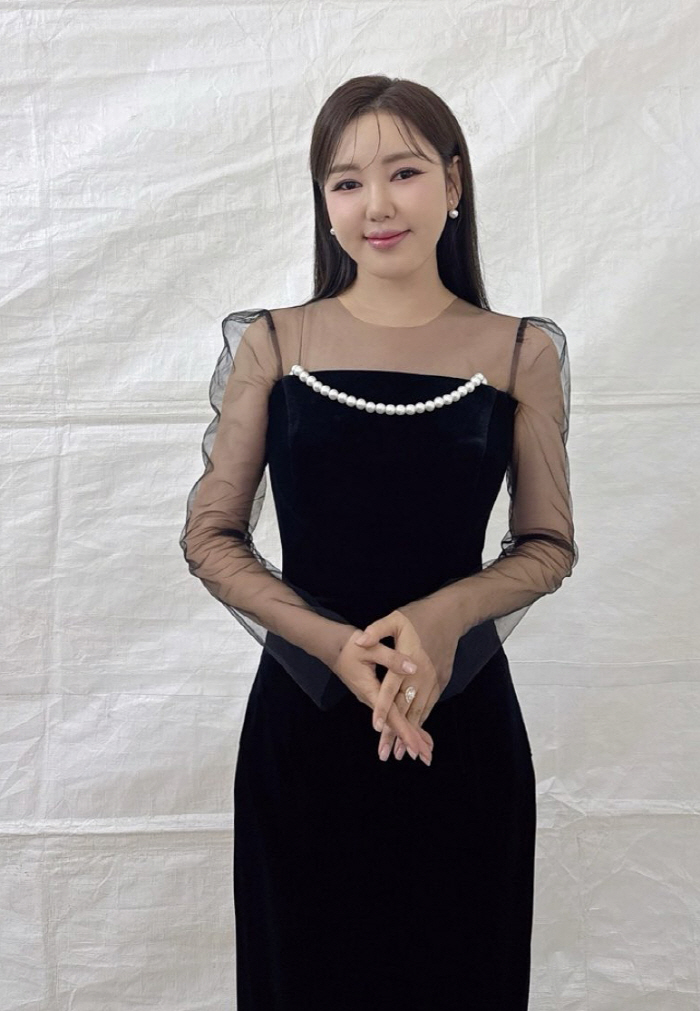 153cm Song Ga-in, 170cm tall..the golden proportion of a figure of nine