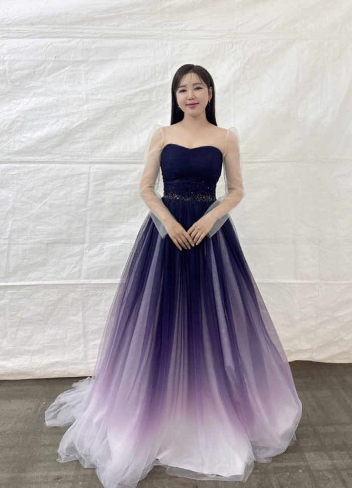 153cm Song Ga-in, 170cm tall..the golden proportion of a figure of nine
