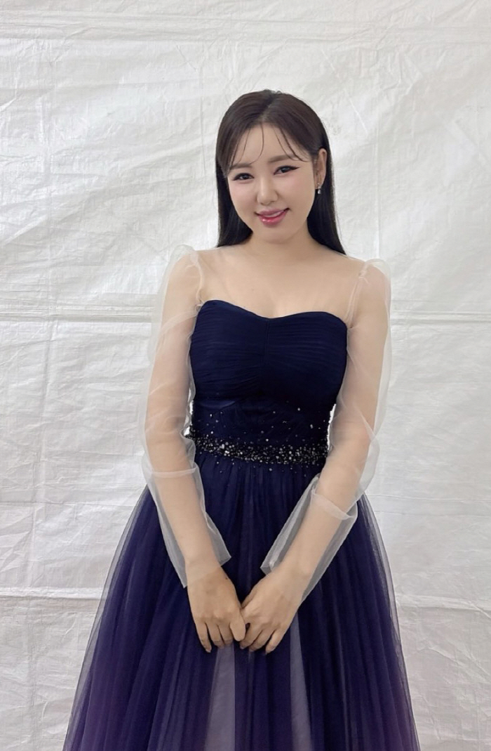 153cm Song Ga-in, 170cm tall..the golden proportion of a figure of nine