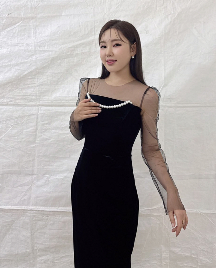 153cm Song Ga-in, 170cm tall..the golden proportion of a figure of nine