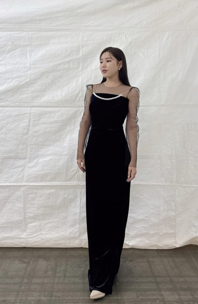153cm Song Ga-in, 170cm tall..the golden proportion of a figure of nine