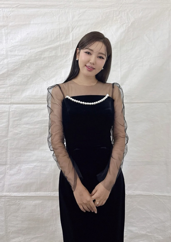 153cm Song Ga-in, 170cm tall..the golden proportion of a figure of nine