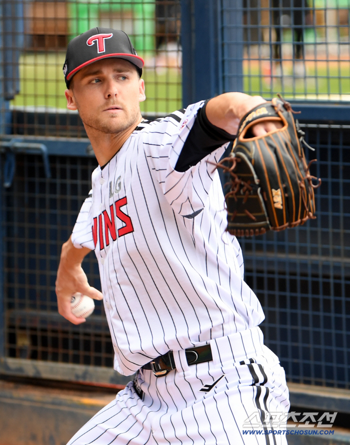 Contract on the 3rd → Arrives in Korea on the 6th → Bullpens pitching on the 9th → New foreign pitcher for the first time in 10 days since starting the game against KT on the 12th. Will it be the culmination of the game? 