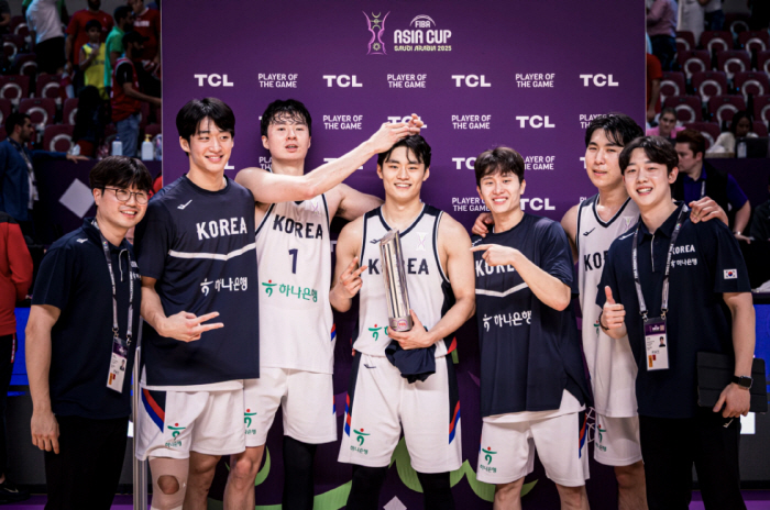 Escape from the Death Team Director Ahn Jun-ho's One Team Korea...He has not become a legend yet