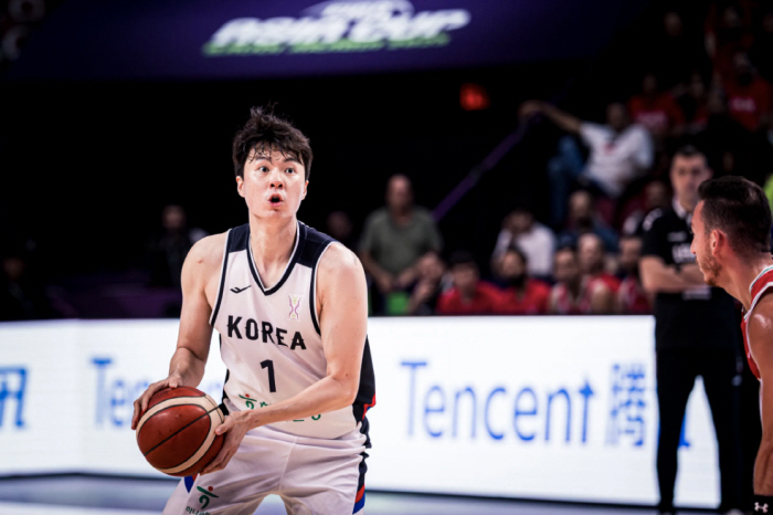 Escape from the Death Team Director Ahn Jun-ho's One Team Korea...He has not become a legend yet