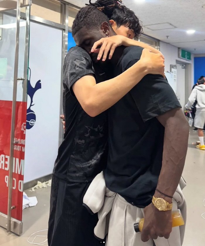 Exclusive report! Heungmin, don't go He hugged SON and cried, and he was destined to leave together. It might be over time for him to be active