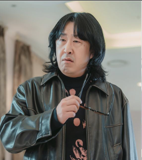 Hyun Bongsik, you must be surprised to see the line 84...Amazing visual transformation (my star in gold)
