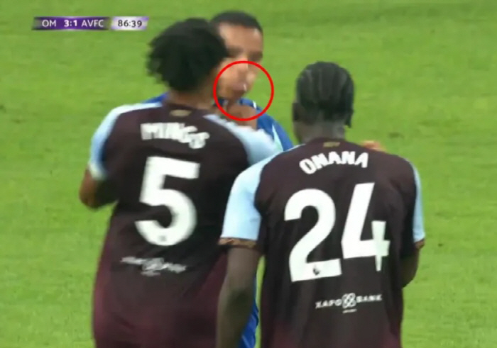 It's worth the collar. The devil's talent that caused the accident, and the controversy over spitting on the other person's face...Uniform Rip of Truth Education → UEFA, No disciplinary action for friendly matches