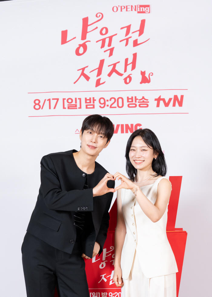 Meets Kim Seul-ki and Yoon Doo-joon of the Nyang Yukgwon War after 10 years..You can relax as much as the deep wrinkles