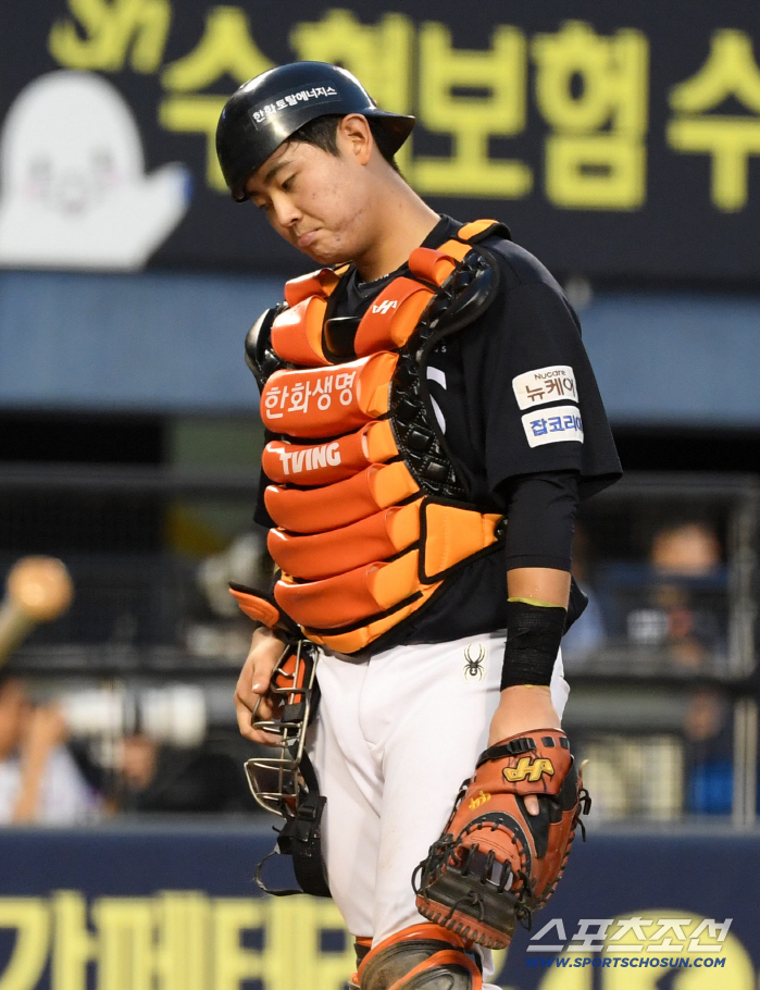 No matter how many home runs you hit in the second division, defense comes first in the first division  to a catcher who has already been called up for the fifth time in the first division