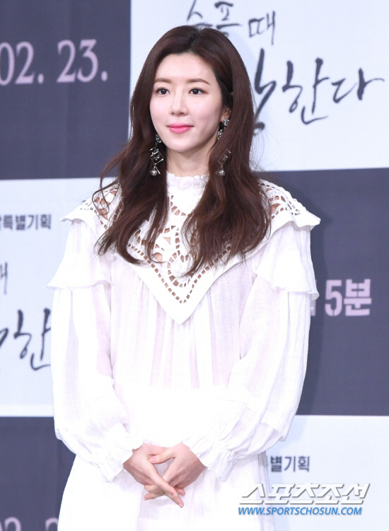 Park Han-byul avoided mentioning her husband in the Burning Sun controversy..I live with my two sons in Jeju Island