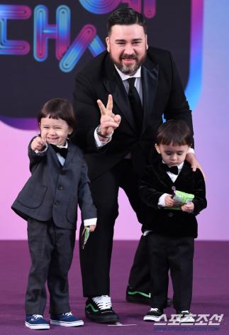 Sam Hammington brags about Wil Avengers who is fluent in two languages. It's hard to speak Korean
