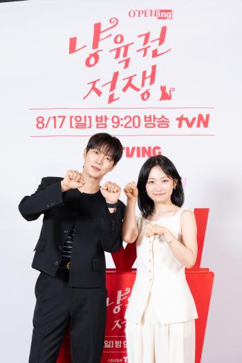  We're vulnerable to cat hair..Filming while taking medicine...Yoon Doo-joon ♥ Kim Seul-ki, will it work as a one-act play by the cat? (Roundup)