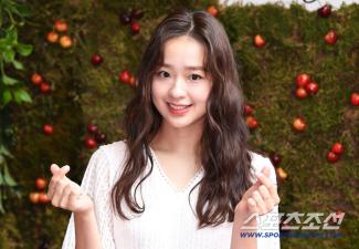 Son Yeon-jae closed her YouTube channel in a surprise move...Spreading speculation over reasons for deletion 