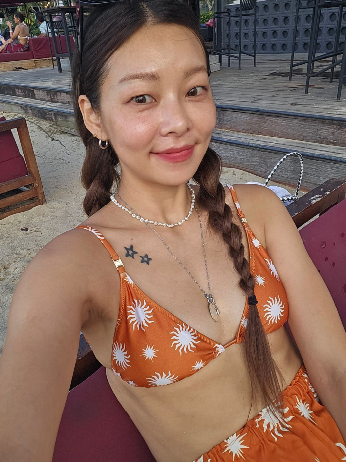 Song Hae-na's skinny body revealed on her bikini top...You don't gain weight even if you eat like this?