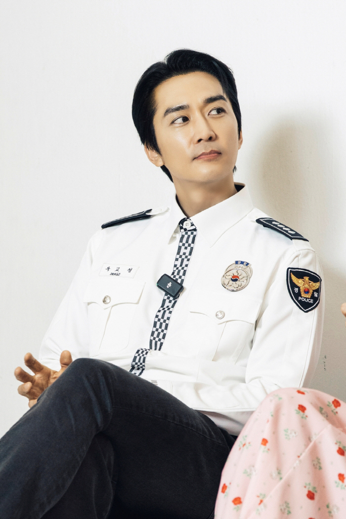 Song Seung-heon Transforms into Police Officer for Drama ‘My Troublesome Star’