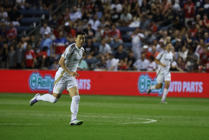 Sonny's speed is crazy. The media that sent him away is even more crazy! Son Heung-min kicked love in 29 minutes → I miss Tottenham, too. Upload the legendary SON post
