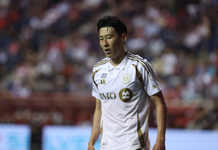 Sonny's speed is crazy. The media that sent him away is even more crazy! Son Heung-min kicked love in 29 minutes → I miss Tottenham, too. Upload the legendary SON post