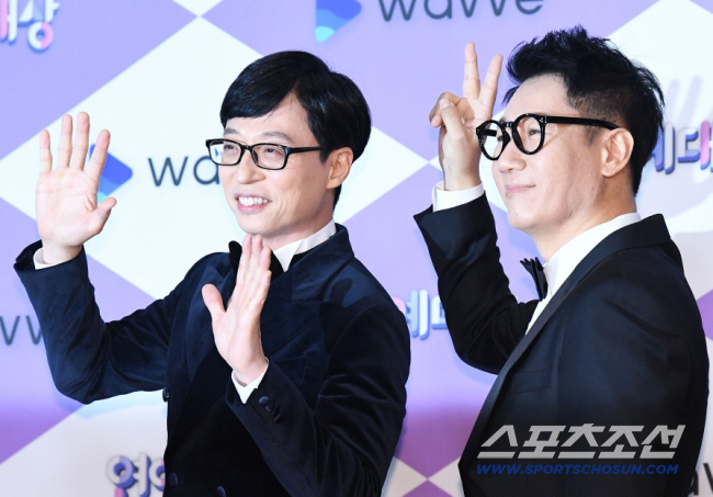 Yoo Jae-seok falls to the ground when Ji Seok-jin and Ji Sang-na are close to each other for 25 years