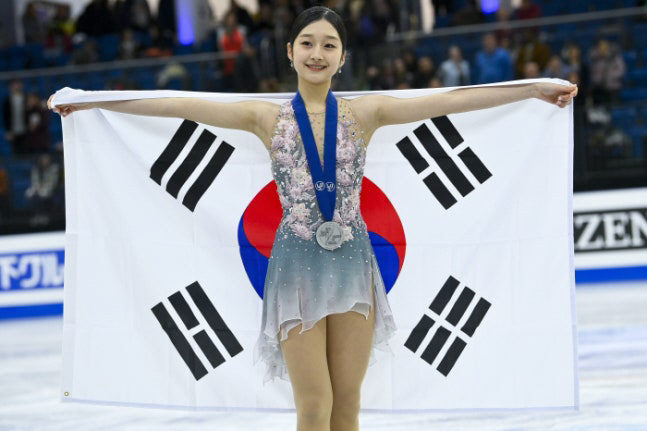 女 Figure Skating Shin Ji-ah Wins Bronze Medal in Senior Debut Challenger Competition