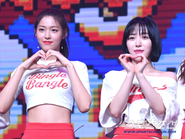 AOA, the 13th anniversary of bad luck's debut...Seolhyun is a heart, Kwon Min-ah is silent about bullying. 