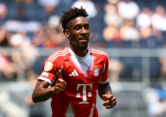 Hey! I'm going, too! We're gonna have Earth Guard...The Munich striker is going to Saudi Arabia, too! The annual salary is...