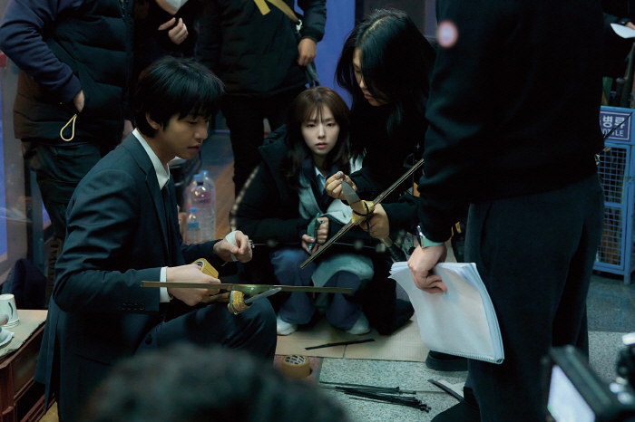 His immersion and chemistry are at full level...Ahn Hyo-seop → Na Na Jeon-doksi reveals behind-the-scenes footage