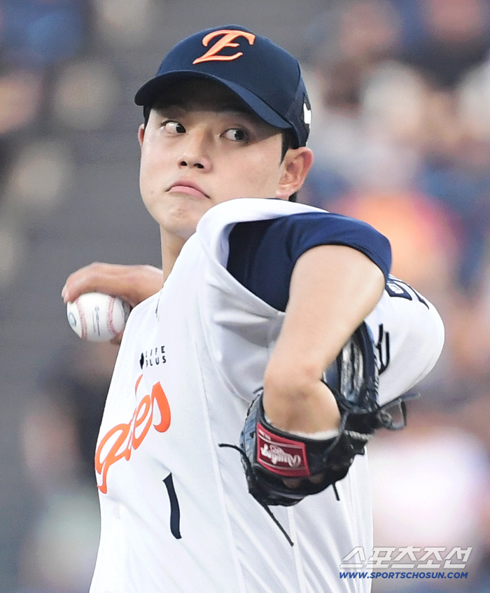I felt that he threw it really hard The behind-the-scenes story of the 160.7km moment that even Moon Dong-ju remembered correctly. Let's get a 157km hit. 160.7km to go head-to-head.