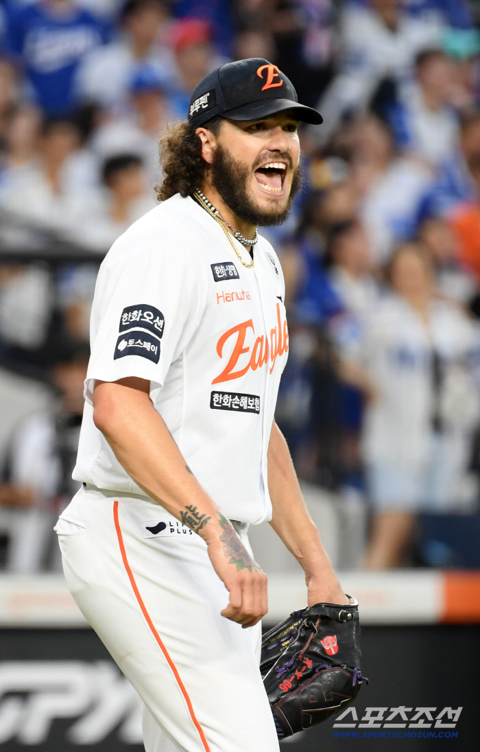 I wanted to be on it someday Should we stop the Ponce winning streak? → ERA 2.14 Lotte Savior met on a single-wood bridge 