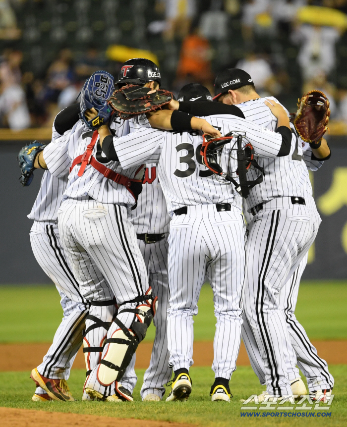 If this happens, it's the first time in 15 years and the first time in the 10-team system, but it's a perfect championship, more than 50% for all teams, and LG, which is superior to the former team, is challenging. 