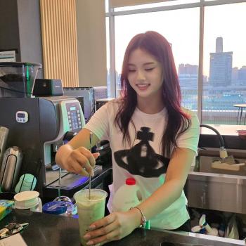 It's Lee Dongguk's daughter...Model Lee Jae-si, part-time at a cafe during vacation? Out in 30 minutes