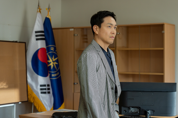 Jun Ji-hyun, and is there only Kang Dong-won? There are Lee Mi-sook, Park Hae-joon, Yoo Jae-myung, and Oh Jung-se of Bukkeukseong