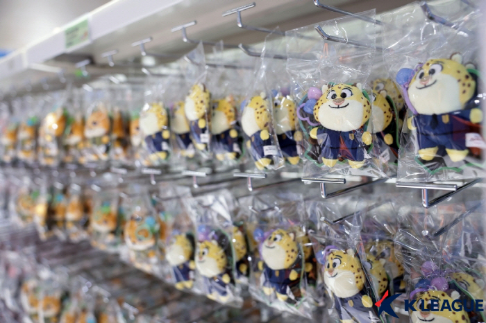 K-League aims to improve brand value following the expansion of profits from new market development in collaboration with Zootopia Trading Card Bulummarble